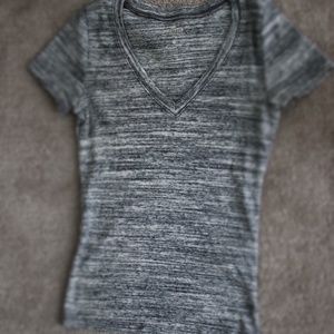 Gray V neck tee XS